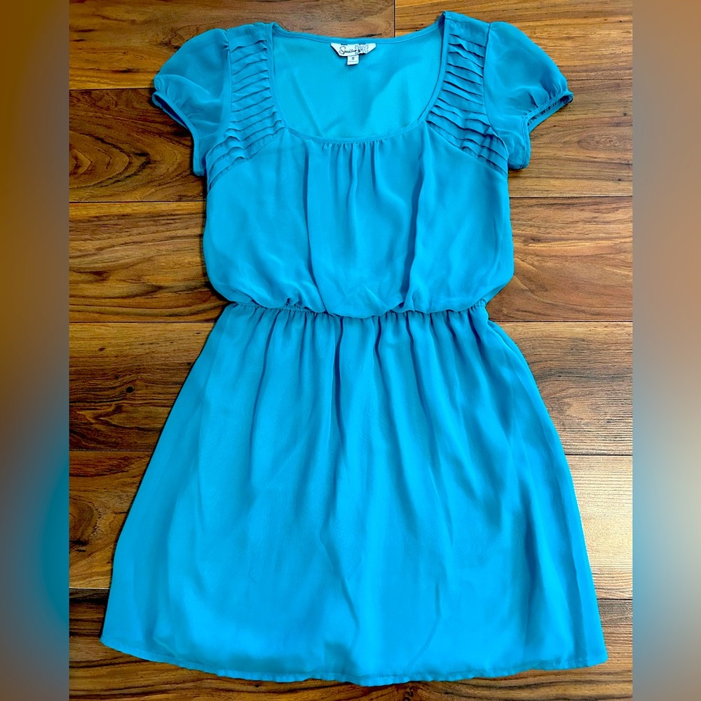 Women’s shortsleeved chiffon dress. Size small. Teal green color.